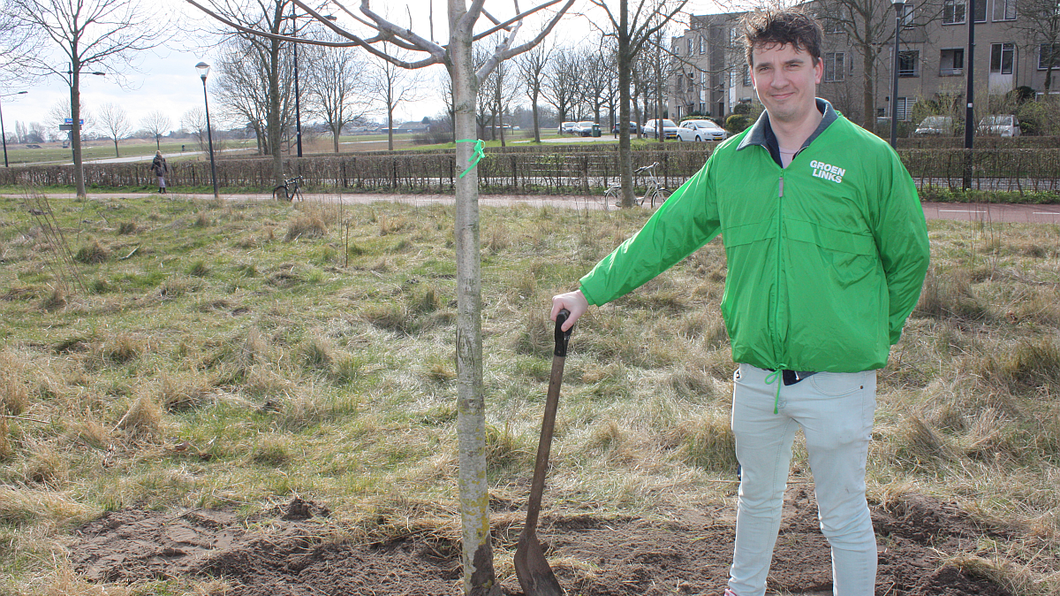 Jasper plant bomen.